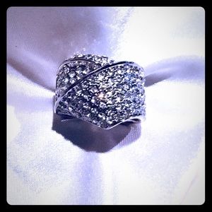 Express knot statement sparkle ring 💋💕